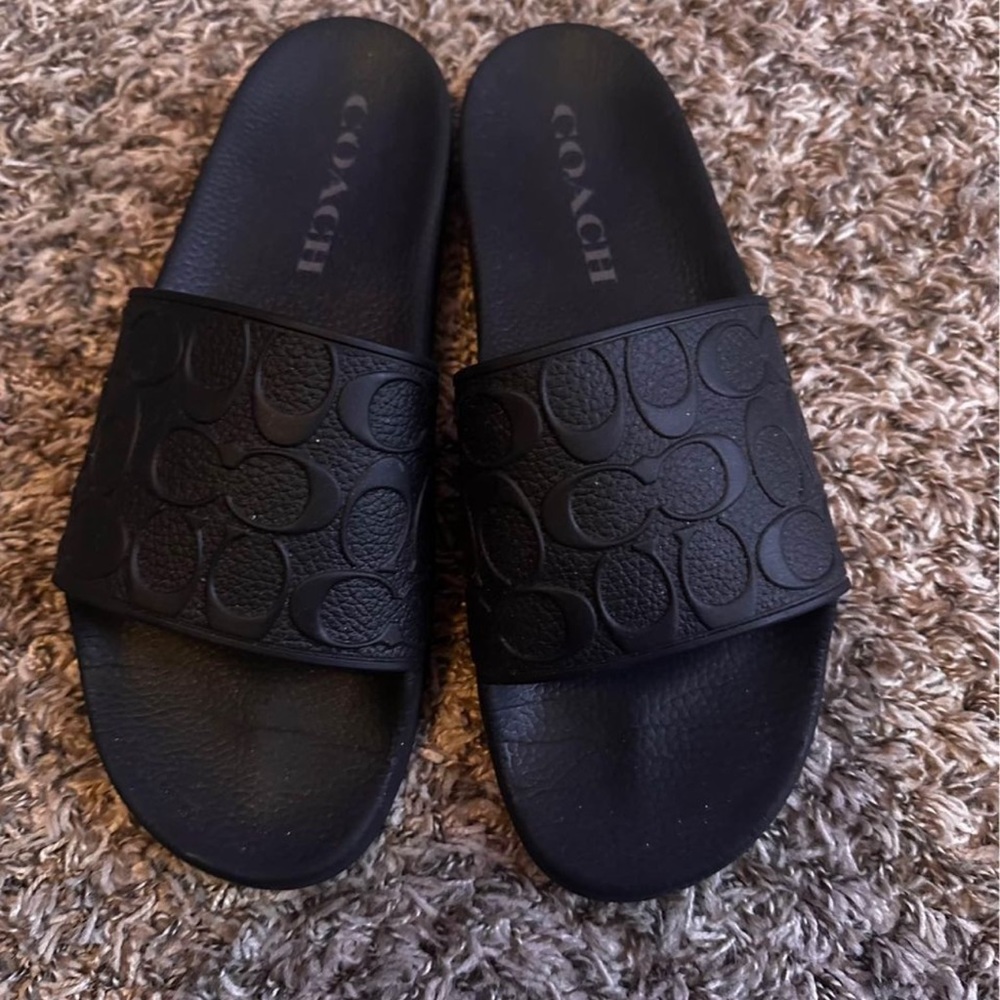 selling my coach sandals slightly use it around the house